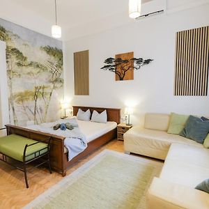 Camera grande con letto king size